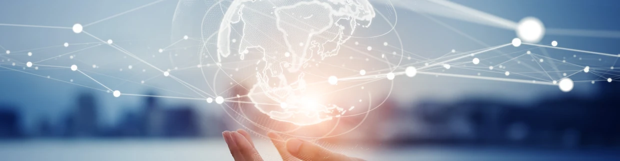 人と地球のつながりを象徴する地球儀とネットワークのビジュアル。持続可能な社会の実現をイメージした画像